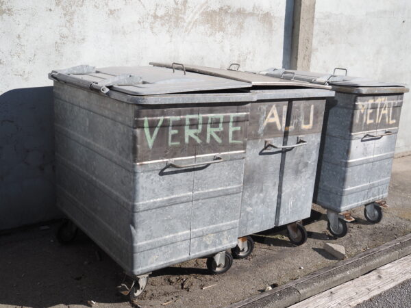 6x containers-poubelles en acier  (PR)