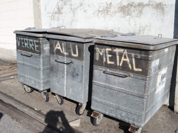 6x containers-poubelles en acier  (PR) – Image 2