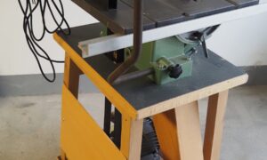 Scie circulaire INCA sur bâti en bois  (DD)