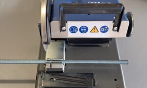 Scie à métal/Coupeuse d'établi de précision RALI  (Pab)