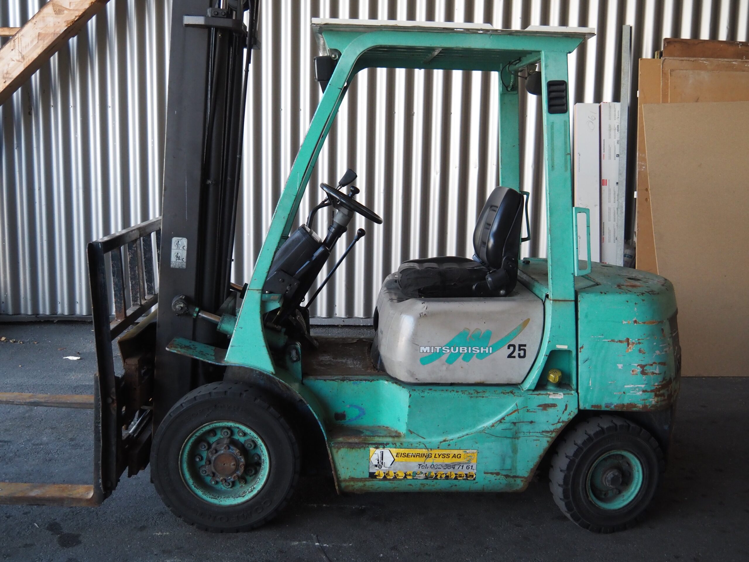 Chariot-Elévateur frontal à essence MITSUBISHI-25 (RU)
