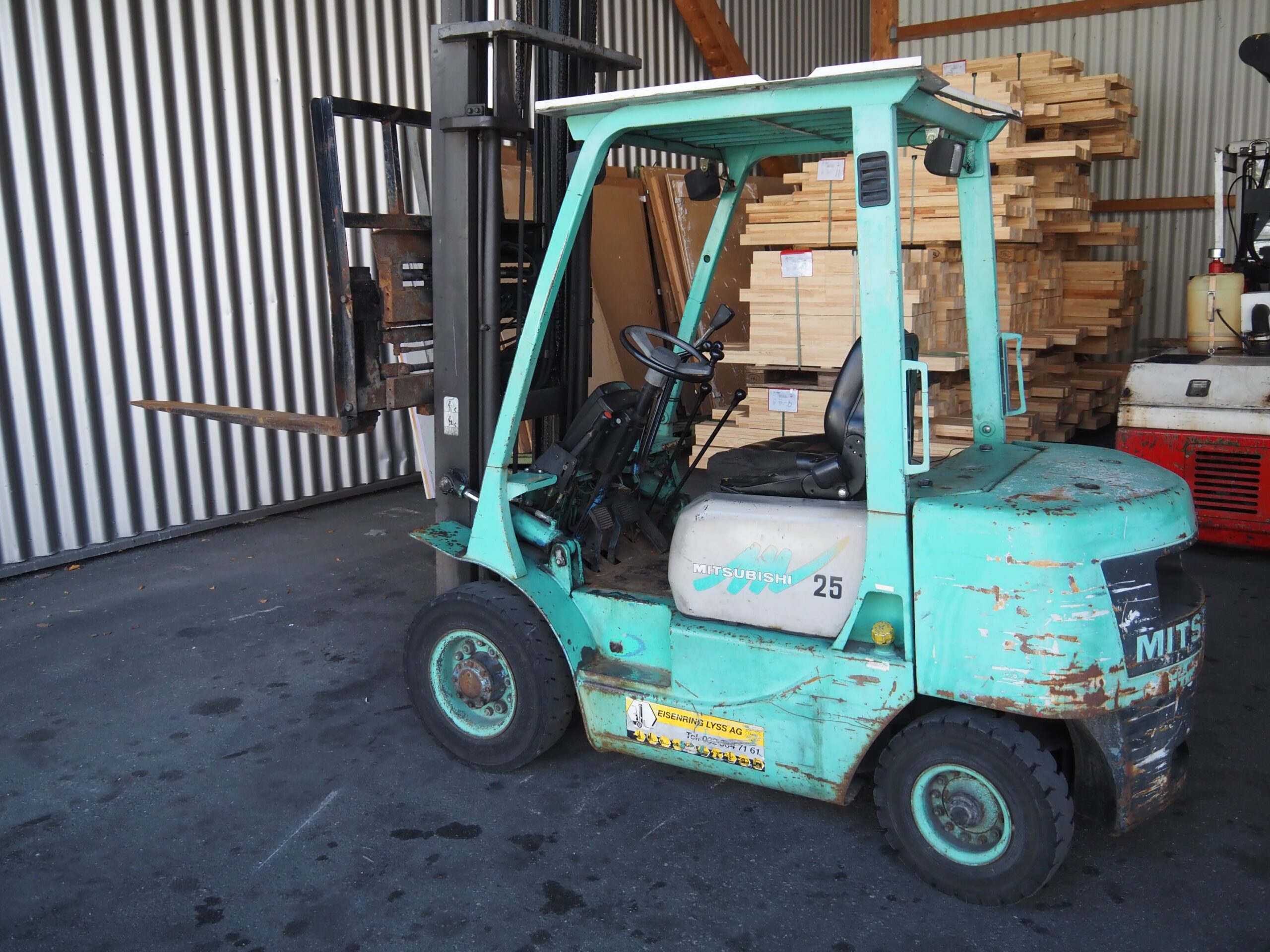 Chariot-Elévateur frontal à essence MITSUBISHI-25 (RU) – Image 3