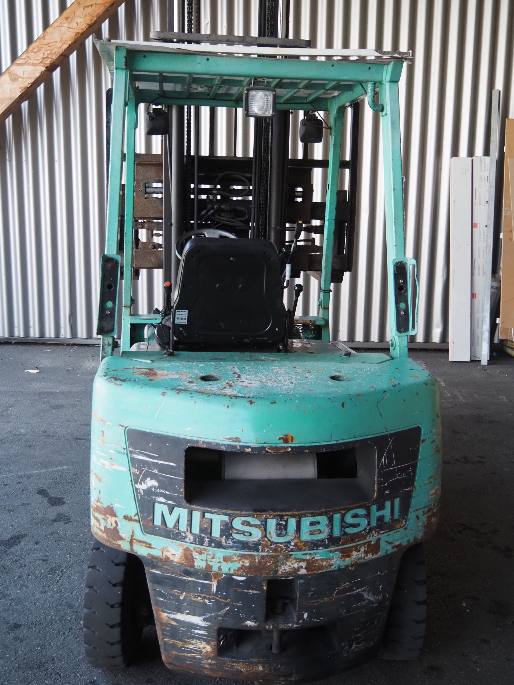Chariot-Elévateur frontal à essence MITSUBISHI-25 (RU) – Image 2