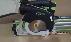 Scie circulaire Accu FESTOOL HKC 55 sur table  (BR)