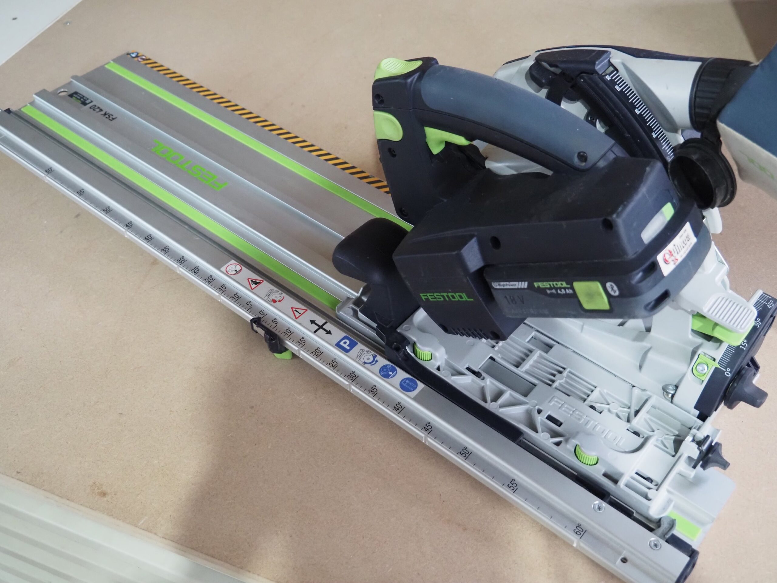 Scie circulaire Accu FESTOOL HKC 55 sur table (BR) – Image 4