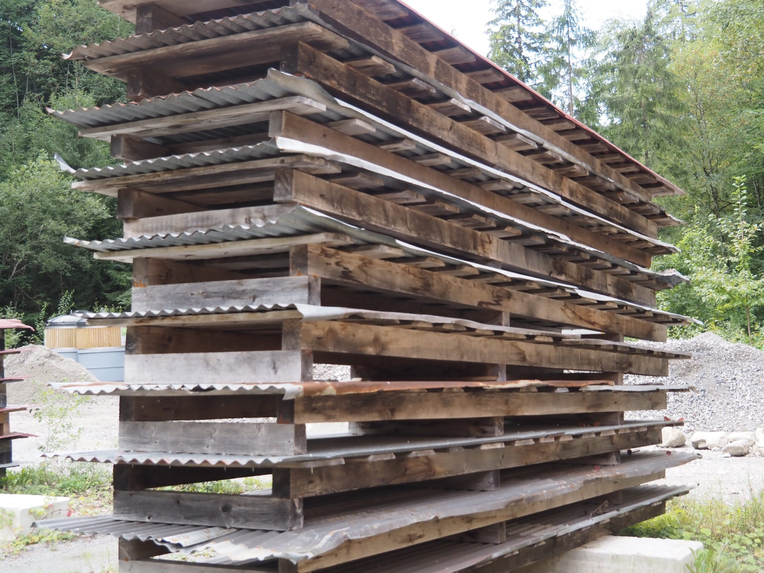 Toits-Tôles de couverture de bois empilés (FR) – Image 2
