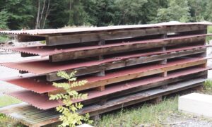 Toits-Tôles de couverture de bois empilés  (FR)
