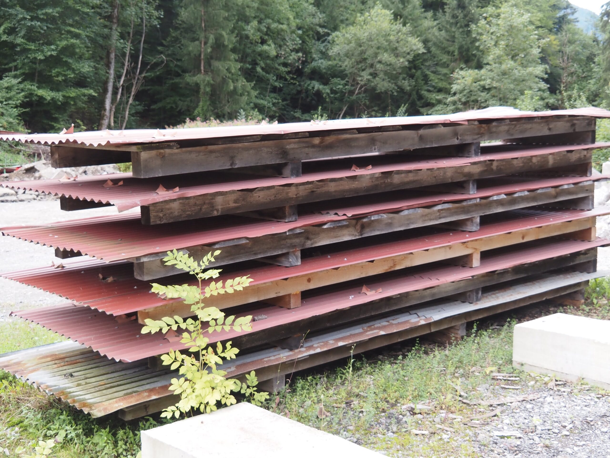 Toits-Tôles de couverture de bois empilés (FR)